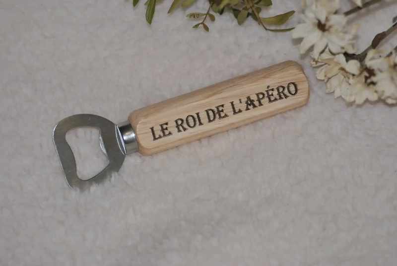 Décapsuleur long en bois – « Le roi de l’apéro »