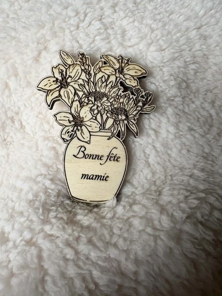 Magnet en bois “Bonne fête mamie” – Vase fleuri – Fête des Grands-Mères