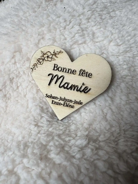 Magnet cœur en bois personnalisé “Bonne fête Mamie” – Fête des Grands-Mères