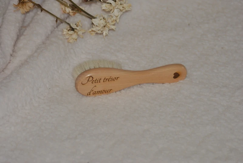 Brosse à cheveux bébé en bois personnalisée